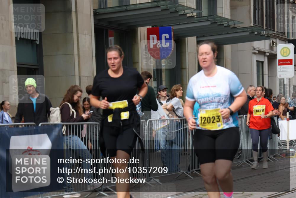 13.09.2026 - 21. swb-Marathon Bremen Strokosch-Dieckow http://msf.ph/oto/10357209 13.09.2026 11:17:41 Ziel 10137, 10713, 11367, 11482, 11808, 11829, 11932, 11943, 12023, 12226, 12321, 12373, 10472, 10756, 10979, 11709, 12292, 12334 meine-sportfotos.de