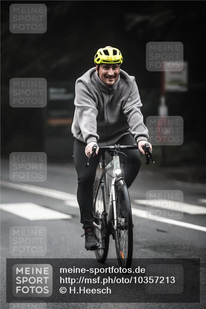 13.09.2026 - Stadtparktriathlon H.Heesch http://msf.ph/oto/10357213 13.09.2026 09:51:47 Radfahren 213, 247, 258, 262, 264, 287, 296, 333 meine-sportfotos.de