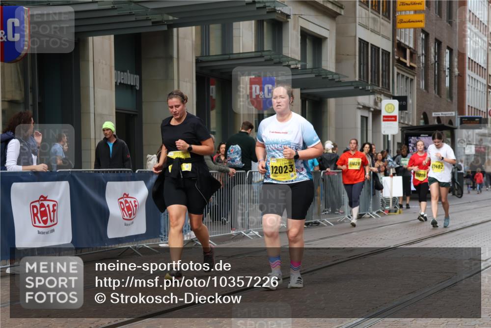 13.09.2026 - 21. swb-Marathon Bremen Strokosch-Dieckow http://msf.ph/oto/10357226 13.09.2026 11:17:41 Ziel 10137, 10713, 11367, 11482, 11808, 11829, 11932, 11943, 12023, 12226, 12321, 12373, 10472, 10756, 10979, 11709, 12292, 12334 meine-sportfotos.de