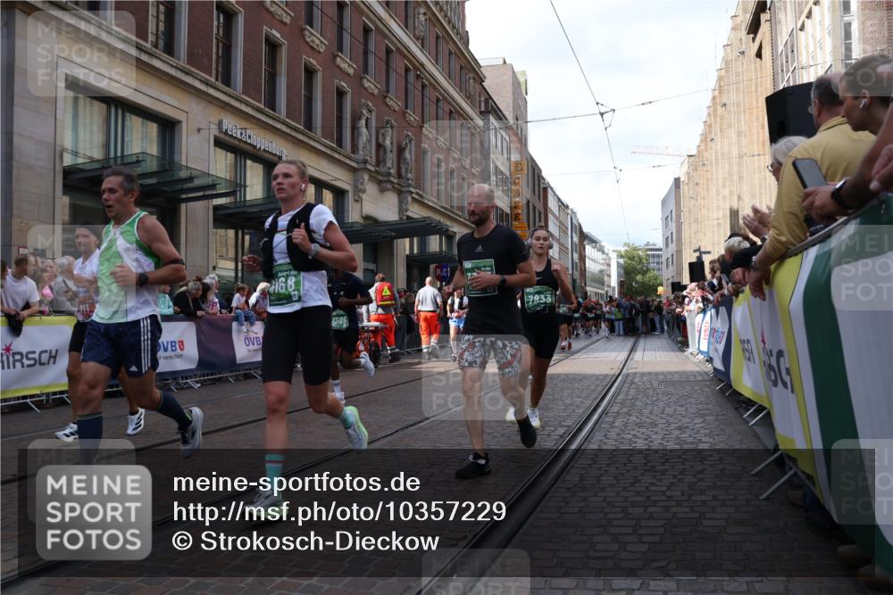 13.09.2026 - 21. swb-Marathon Bremen Strokosch-Dieckow http://msf.ph/oto/10357229 13.09.2026 13:34:27 Ziel 489, 1210, 1395, 1871, 1967, 2413, 2525, 2561, 2755, 2831, 3052, 3058, 3181, 3217, 3353, 3380, 3388, 3765, 3768, 3842, 4537, 5378, 5415, 5488, 5684, 5694, 5760, 6085, 6128, 6168, 6244, 6627, 6655, 6756, 7168, 7443, 7462, 7833, 8155, 8182, 8381, 8453, 8493, 8552, 8623, 8683, 9038, 9751, 9788, 9820, 13180, 682, 784, 809, 911, 1307, 1364, 2215, 2355, 2464, 3029, 3068, 3162, 3214, 3318, 3409, 3632, 3636, 3890, 3984, 4112, 4616, 5147, 5265, 5489, 5566, 5768, 5852, 6090 meine-sportfotos.de