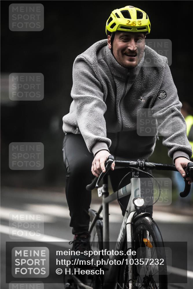 13.09.2026 - Stadtparktriathlon H.Heesch http://msf.ph/oto/10357232 13.09.2026 09:51:48 Radfahren 213, 247, 258, 264, 287, 296, 300, 333 meine-sportfotos.de