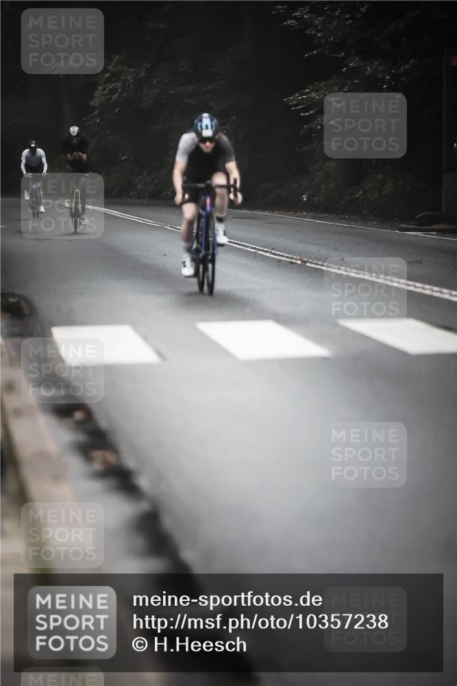 13.09.2026 - Stadtparktriathlon H.Heesch http://msf.ph/oto/10357238 13.09.2026 09:51:49 Radfahren 213, 247, 258, 287, 300, 333 meine-sportfotos.de