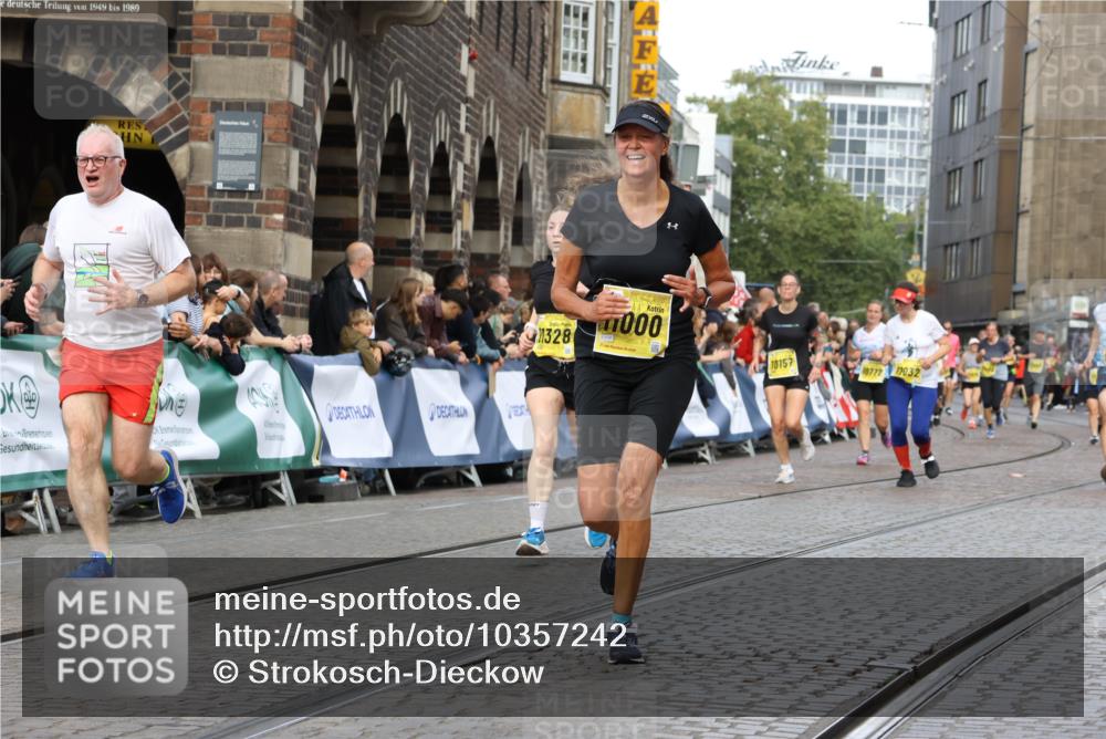 13.09.2026 - 21. swb-Marathon Bremen Strokosch-Dieckow http://msf.ph/oto/10357242 13.09.2026 10:57:06 Ziel 10372, 10486, 10540, 10610, 10721, 10771, 10824, 10888, 10936, 11064, 11079, 11349, 11474, 11601, 11872, 12284, 12434, 10166, 10578, 10687, 10700, 10969, 11236, 11292, 11484, 11667, 12263, 12382, 12383, 12400, 12411 meine-sportfotos.de