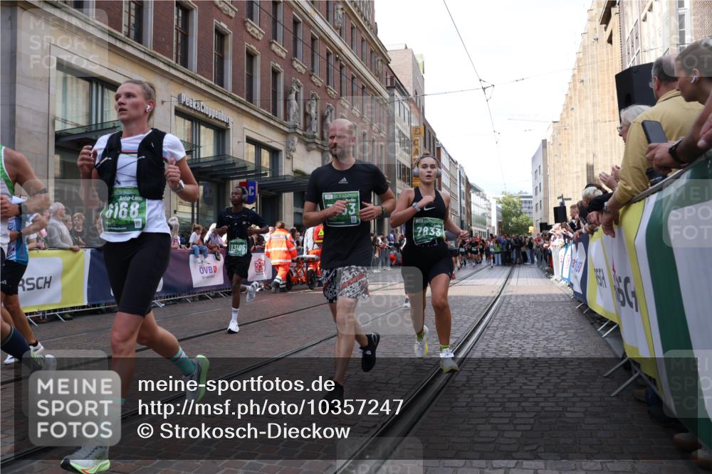 13.09.2026 - 21. swb-Marathon Bremen Strokosch-Dieckow http://msf.ph/oto/10357247 13.09.2026 13:34:28 Ziel 489, 1210, 1395, 1871, 1967, 2413, 2525, 2561, 2755, 2831, 3052, 3058, 3181, 3217, 3353, 3380, 3388, 3765, 3768, 3842, 4537, 5378, 5415, 5488, 5684, 5694, 5760, 6085, 6128, 6168, 6244, 6627, 6655, 6756, 7443, 7462, 7833, 8155, 8182, 8453, 8493, 8515, 8552, 8623, 8683, 9038, 9751, 9788, 9820, 13180, 682, 784, 809, 911, 1307, 1364, 2215, 2355, 2464, 3029, 3068, 3162, 3214, 3318, 3409, 3632, 3636, 3890, 4112, 4616, 5147, 5265, 5489, 5566, 5768, 5852 meine-sportfotos.de