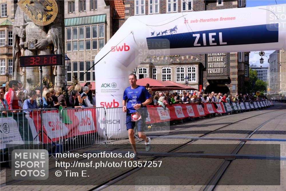 13.09.2026 - 21. swb-Marathon Bremen Tim E. http://msf.ph/oto/10357257 13.09.2026 12:52:05 Ziel 482, 943, 1126 meine-sportfotos.de