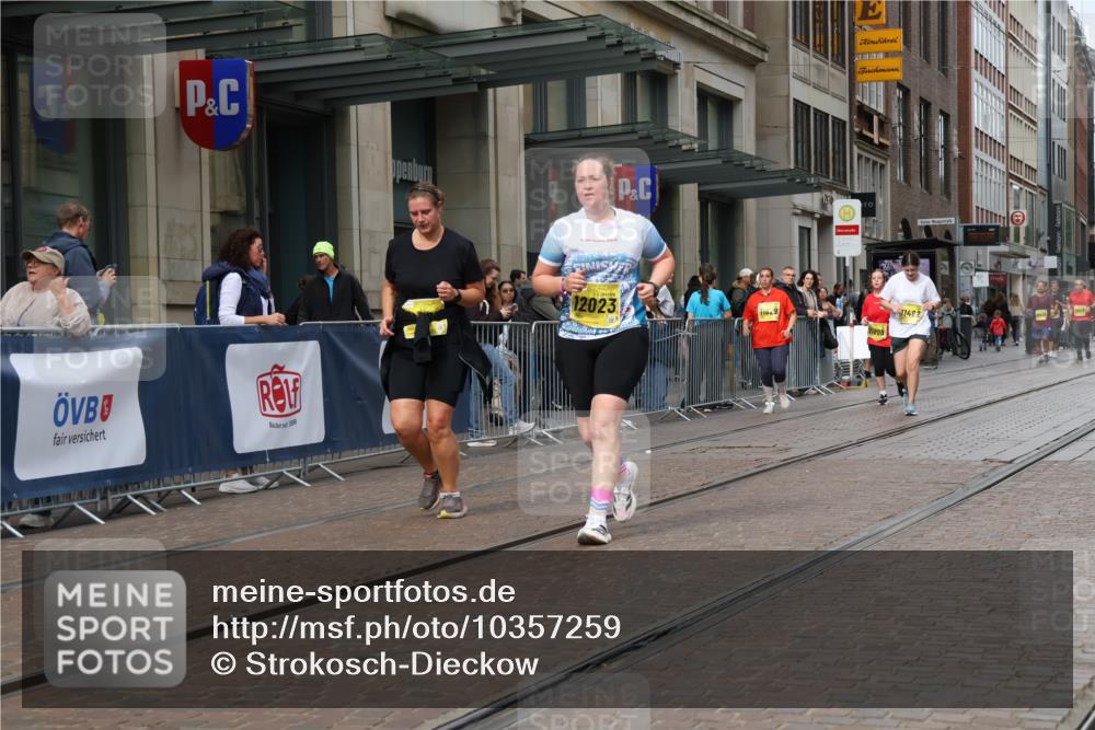 13.09.2026 - 21. swb-Marathon Bremen Strokosch-Dieckow http://msf.ph/oto/10357259 13.09.2026 11:17:42 Ziel 10137, 10713, 11367, 11482, 11808, 11829, 11932, 11943, 12023, 12226, 12321, 12373, 10472, 10756, 10979, 11709, 11932, 12226, 12292, 12334 meine-sportfotos.de