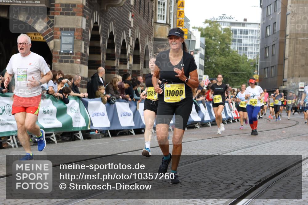 13.09.2026 - 21. swb-Marathon Bremen Strokosch-Dieckow http://msf.ph/oto/10357260 13.09.2026 10:57:07 Ziel 10372, 10486, 10540, 10610, 10721, 10771, 10824, 10888, 10936, 11000, 11064, 11079, 11474, 11601, 11872, 12284, 12434, 10166, 10517, 10518, 10578, 10687, 10700, 10969, 11236, 11292, 11484, 11609, 11667, 12263, 12382, 12383, 12400, 12411 meine-sportfotos.de