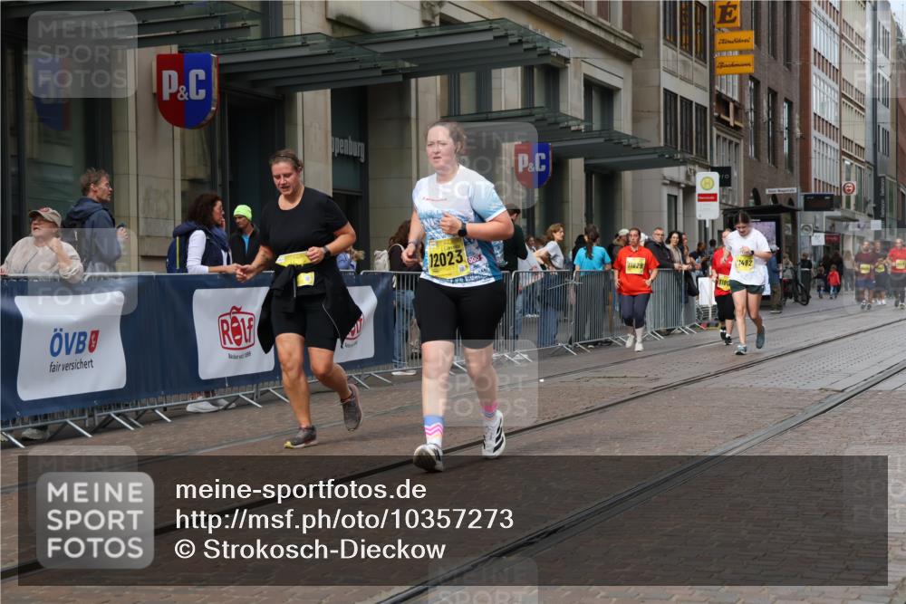 13.09.2026 - 21. swb-Marathon Bremen Strokosch-Dieckow http://msf.ph/oto/10357273 13.09.2026 11:17:42 Ziel 10137, 10713, 11367, 11482, 11808, 11829, 11932, 11943, 12023, 12226, 12321, 12373, 10472, 10756, 10979, 11709, 11932, 12226, 12292, 12334 meine-sportfotos.de