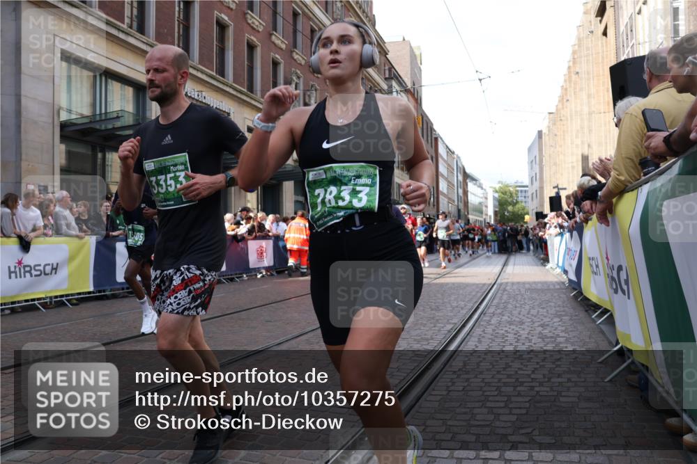 13.09.2026 - 21. swb-Marathon Bremen Strokosch-Dieckow http://msf.ph/oto/10357275 13.09.2026 13:34:28 Ziel 489, 1210, 1395, 1871, 1967, 2413, 2525, 2561, 2755, 2831, 3052, 3058, 3181, 3217, 3353, 3380, 3388, 3765, 3768, 3842, 4537, 5378, 5415, 5488, 5684, 5694, 5760, 6085, 6128, 6168, 6244, 6627, 6655, 6756, 7443, 7462, 7833, 8155, 8182, 8453, 8493, 8515, 8552, 8623, 8683, 9038, 9751, 9788, 9820, 13180, 682, 784, 809, 911, 1307, 1364, 2215, 2355, 2464, 3029, 3068, 3162, 3214, 3318, 3409, 3632, 3636, 3890, 4112, 4616, 5147, 5265, 5489, 5566, 5768, 5852 meine-sportfotos.de