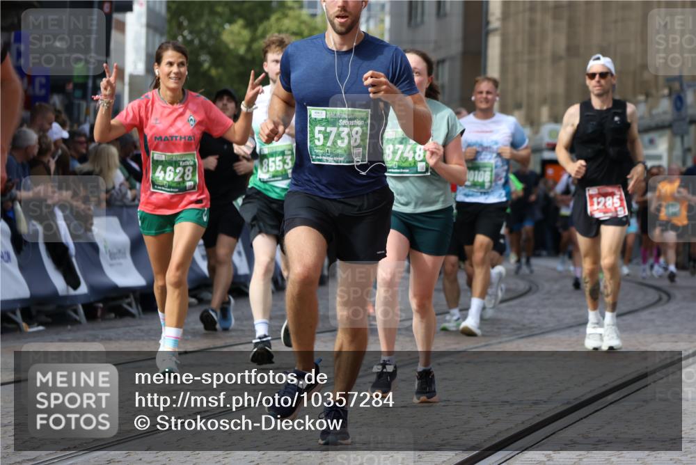 13.09.2026 - 21. swb-Marathon Bremen Strokosch-Dieckow http://msf.ph/oto/10357284 13.09.2026 13:37:22 Ziel 950, 1285, 1641, 1849, 1854, 1991, 2241, 2275, 2531, 2930, 3122, 3732, 3787, 3894, 3909, 4261, 4410, 4448, 4932, 4947, 5236, 5355, 5547, 5577, 6046, 6056, 6269, 6408, 6431, 6629, 6961, 7006, 7046, 7398, 7445, 7937, 8034, 8268, 8443, 8458, 8839, 9140, 9310, 9317, 9331, 9415, 9589, 9840, 13077, 270, 391, 448, 3323, 3804, 4155, 4300, 4433, 4628, 5738, 6804, 6911, 7003, 7074, 8380, 8439, 8553, 8674, 8748, 9441, 10062, 10106 meine-sportfotos.de