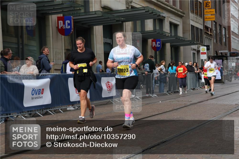13.09.2026 - 21. swb-Marathon Bremen Strokosch-Dieckow http://msf.ph/oto/10357290 13.09.2026 11:17:42 Ziel 10137, 10713, 11367, 11482, 11808, 11829, 11932, 11943, 12023, 12226, 12321, 12373, 10472, 10756, 10979, 11709, 11932, 12226, 12292, 12334 meine-sportfotos.de