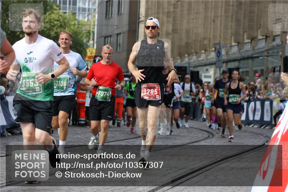 13.09.2026 - 21. swb-Marathon Bremen Strokosch-Dieckow http://msf.ph/oto/10357307 13.09.2026 13:37:24 Ziel 950, 1285, 1641, 1849, 1854, 1991, 2241, 2531, 2930, 3122, 3333, 3732, 3787, 3894, 3909, 4261, 4410, 4448, 4932, 4947, 5355, 5547, 5577, 6046, 6056, 6269, 6431, 6629, 6961, 7006, 7046, 7398, 7445, 7937, 8034, 8268, 8443, 8458, 8839, 9140, 9310, 9317, 9331, 9415, 9589, 9701, 9840, 13077, 448, 3323, 3804, 4155, 4300, 4433, 4628, 5624, 6032, 6804, 6911, 7003, 7074, 8380, 8439, 8553, 8674, 9441, 10062, 10106 meine-sportfotos.de