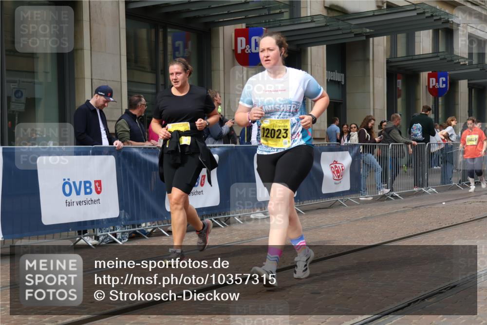 13.09.2026 - 21. swb-Marathon Bremen Strokosch-Dieckow http://msf.ph/oto/10357315 13.09.2026 11:17:43 Ziel 10137, 10459, 10513, 10713, 11367, 11482, 11808, 11829, 11943, 12023, 12321, 12373, 10472, 10756, 10979, 11709, 11932, 12226, 12292, 12334 meine-sportfotos.de