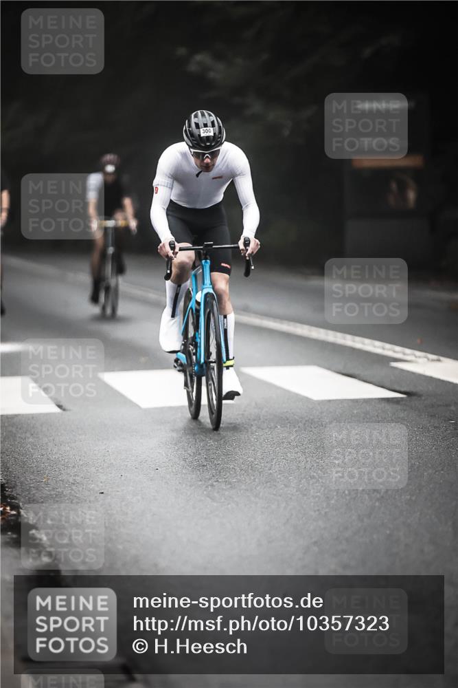 13.09.2026 - Stadtparktriathlon H.Heesch http://msf.ph/oto/10357323 13.09.2026 09:51:55 Radfahren 220, 258, 300, 311, 333, 336 meine-sportfotos.de