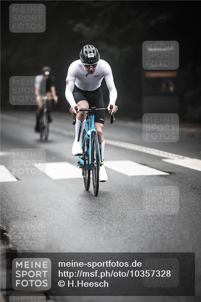 13.09.2026 - Stadtparktriathlon H.Heesch http://msf.ph/oto/10357328 13.09.2026 09:51:55 Radfahren 220, 258, 300, 311, 333, 336 meine-sportfotos.de