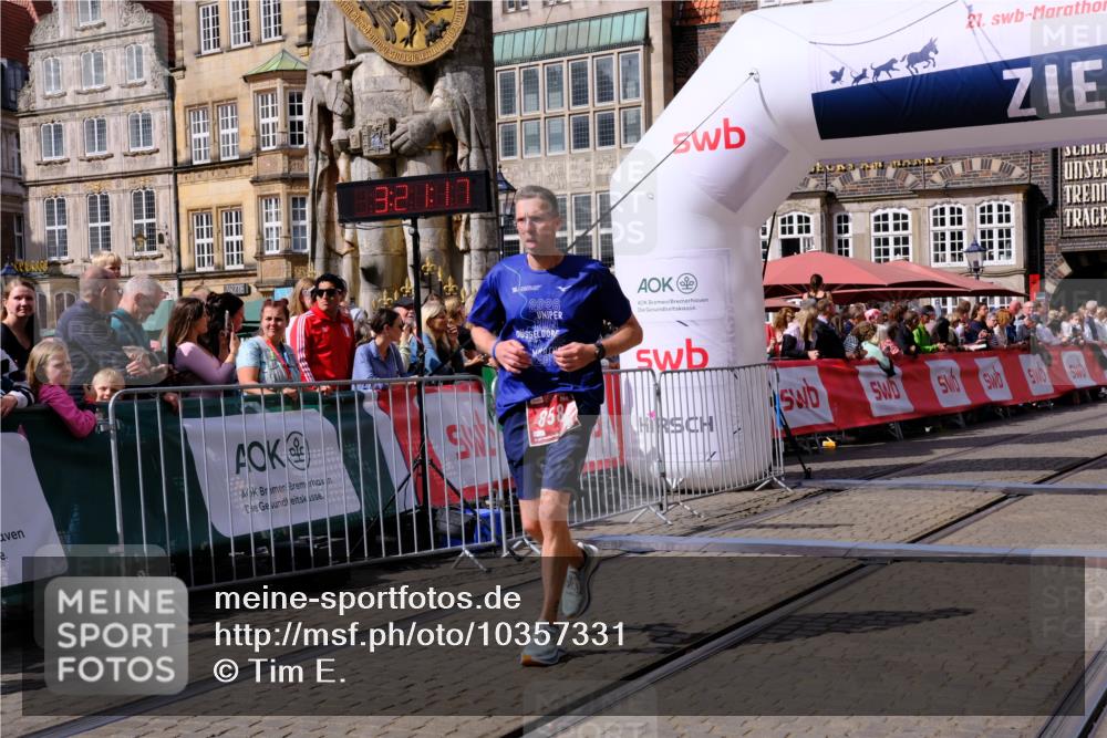 13.09.2026 - 21. swb-Marathon Bremen Tim E. http://msf.ph/oto/10357331 13.09.2026 12:52:06 Ziel 482, 943, 1126 meine-sportfotos.de