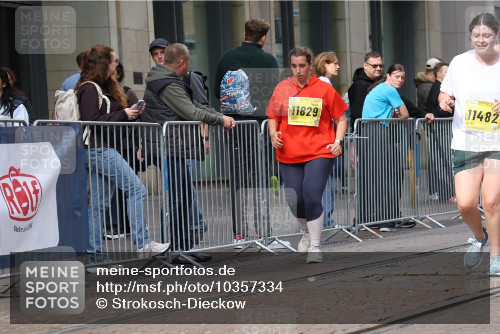 13.09.2026 - 21. swb-Marathon Bremen Strokosch-Dieckow http://msf.ph/oto/10357334 13.09.2026 11:17:44 Ziel 10137, 10191, 10459, 10513, 10713, 11367, 11482, 11808, 11829, 11943, 12023, 12177, 12178, 12321, 12373, 10472, 10756, 10979, 11367, 11709, 11932, 12226, 12292, 12334 meine-sportfotos.de