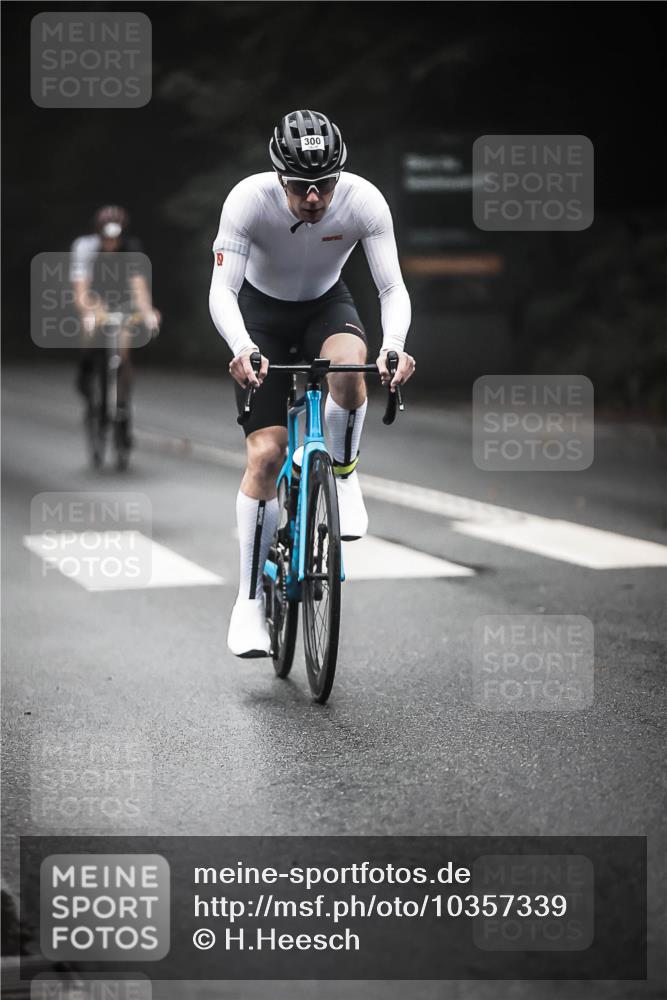 13.09.2026 - Stadtparktriathlon H.Heesch http://msf.ph/oto/10357339 13.09.2026 09:51:55 Radfahren 220, 258, 300, 311, 333, 336 meine-sportfotos.de