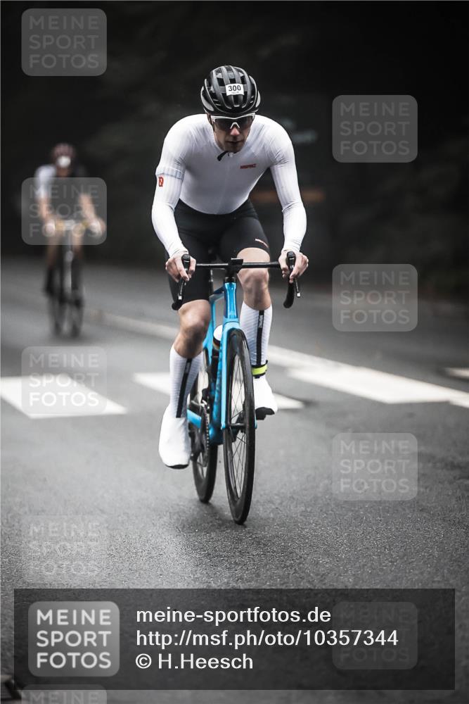 13.09.2026 - Stadtparktriathlon H.Heesch http://msf.ph/oto/10357344 13.09.2026 09:51:55 Radfahren 220, 258, 300, 311, 333, 336 meine-sportfotos.de