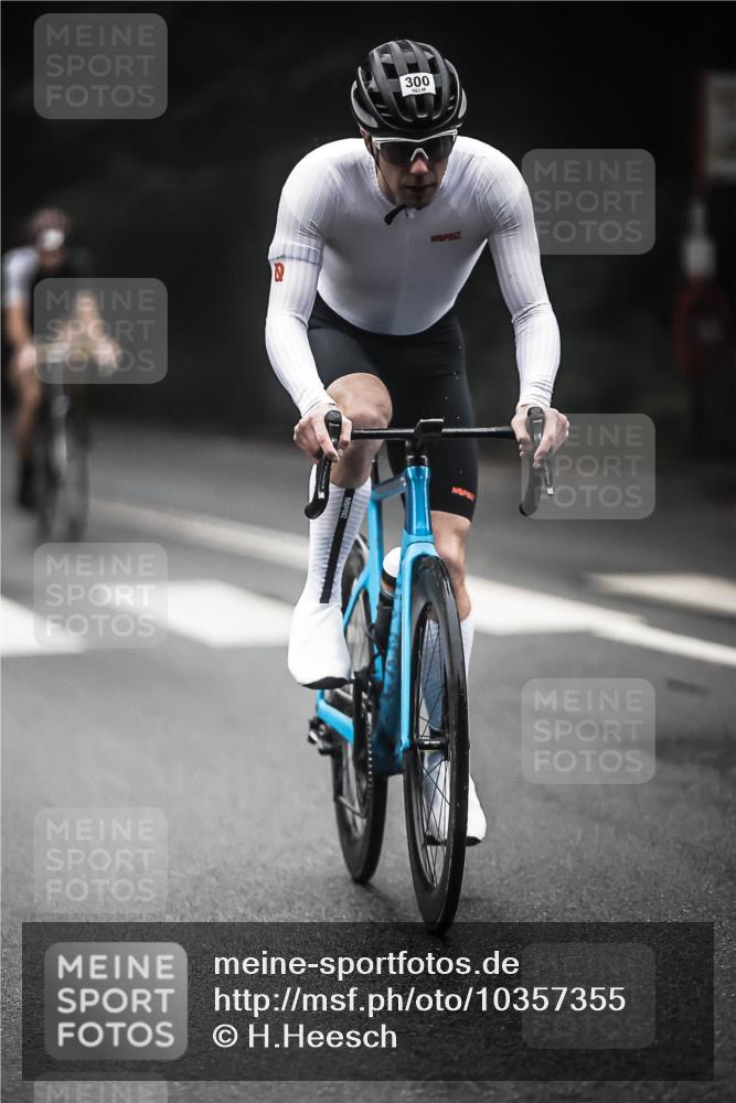 13.09.2026 - Stadtparktriathlon H.Heesch http://msf.ph/oto/10357355 13.09.2026 09:51:55 Radfahren 220, 258, 300, 311, 333, 336 meine-sportfotos.de