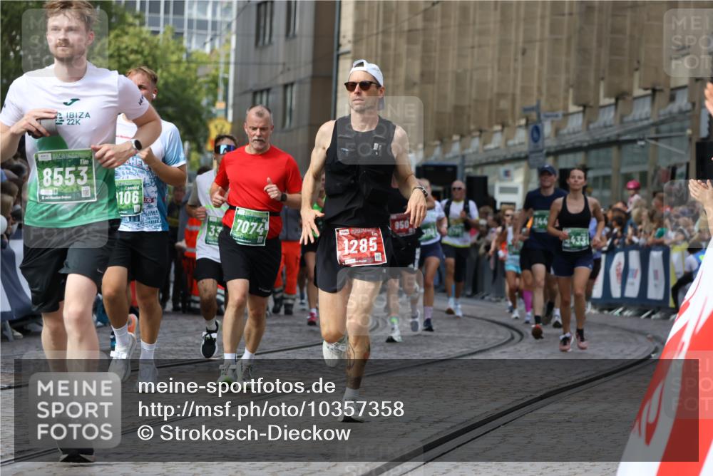 13.09.2026 - 21. swb-Marathon Bremen Strokosch-Dieckow http://msf.ph/oto/10357358 13.09.2026 13:37:24 Ziel 950, 1285, 1641, 1849, 1854, 1991, 2241, 2531, 2930, 3122, 3333, 3732, 3787, 3894, 3909, 4261, 4410, 4448, 4932, 4947, 5355, 5547, 5577, 6046, 6056, 6269, 6431, 6629, 6961, 7006, 7046, 7398, 7445, 7937, 8034, 8268, 8443, 8458, 8839, 9140, 9310, 9317, 9331, 9415, 9589, 9701, 9840, 13077, 448, 3323, 3804, 4155, 4300, 4433, 4628, 5624, 6032, 6804, 6911, 7003, 7074, 8380, 8439, 8553, 8674, 9441, 10062, 10106 meine-sportfotos.de