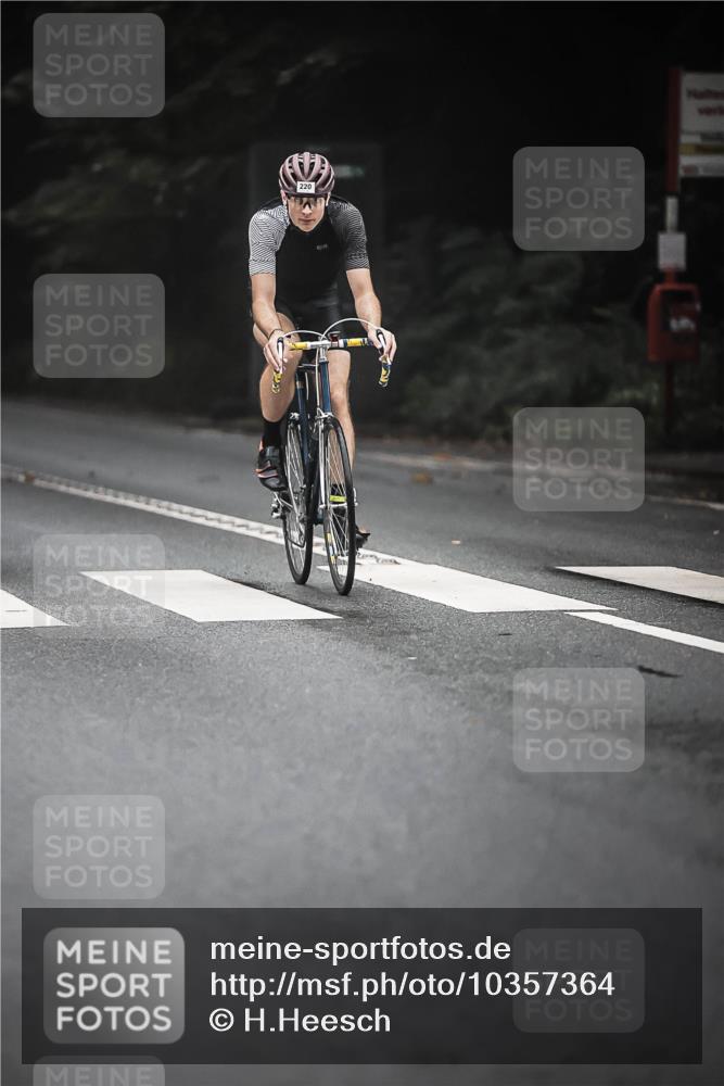 13.09.2026 - Stadtparktriathlon H.Heesch http://msf.ph/oto/10357364 13.09.2026 09:51:56 Radfahren 220, 258, 300, 311, 333, 336 meine-sportfotos.de