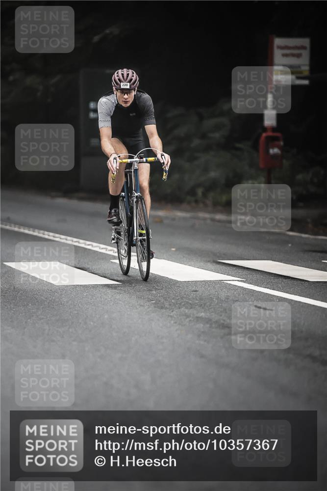 13.09.2026 - Stadtparktriathlon H.Heesch http://msf.ph/oto/10357367 13.09.2026 09:51:56 Radfahren 220, 258, 300, 311, 333, 336 meine-sportfotos.de