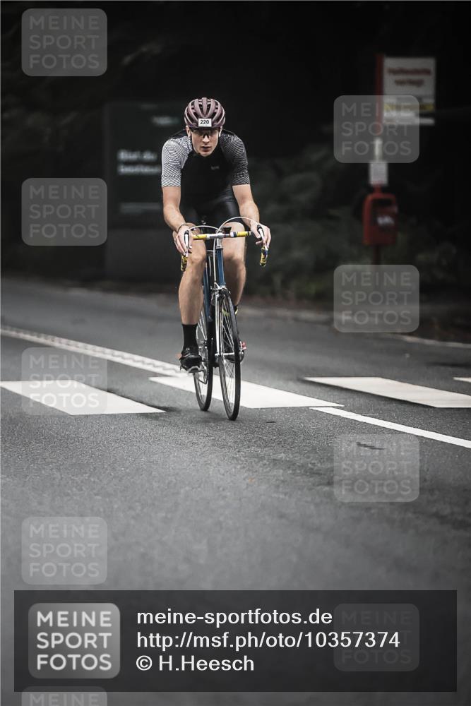 13.09.2026 - Stadtparktriathlon H.Heesch http://msf.ph/oto/10357374 13.09.2026 09:51:57 Radfahren 220, 258, 300, 311, 336 meine-sportfotos.de