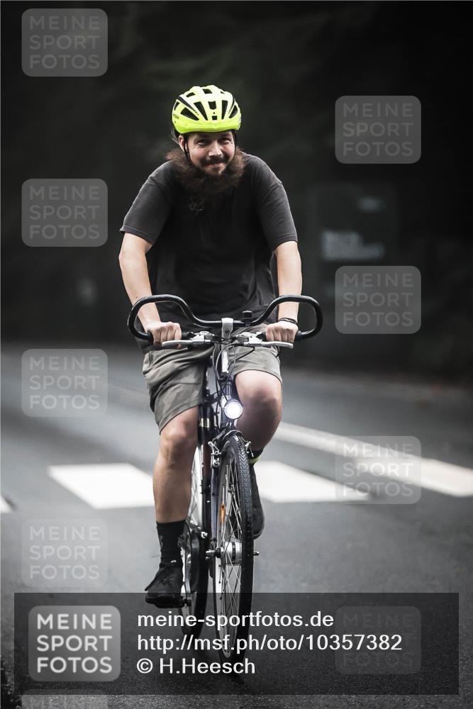13.09.2026 - Stadtparktriathlon H.Heesch http://msf.ph/oto/10357382 13.09.2026 09:51:58 Radfahren 220, 258, 300, 311, 336 meine-sportfotos.de