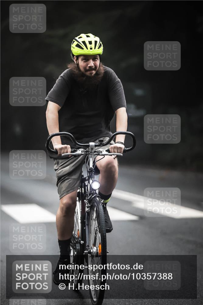 13.09.2026 - Stadtparktriathlon H.Heesch http://msf.ph/oto/10357388 13.09.2026 09:51:58 Radfahren 220, 258, 300, 311, 336 meine-sportfotos.de