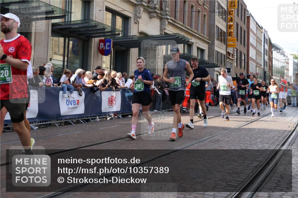 13.09.2026 - 21. swb-Marathon Bremen Strokosch-Dieckow http://msf.ph/oto/10357389 13.09.2026 13:34:31 Ziel 489, 1210, 1395, 1967, 2413, 2430, 2525, 2561, 2755, 2831, 3052, 3058, 3181, 3217, 3353, 3380, 3388, 3765, 3768, 3842, 4537, 5378, 5415, 5684, 5694, 5760, 6085, 6128, 6168, 6244, 6627, 6655, 6756, 7443, 7462, 7833, 8155, 8182, 8453, 8493, 8515, 8552, 8623, 8683, 9038, 9788, 9820, 13017, 13018, 13180, 682, 784, 809, 911, 1307, 1871, 2215, 2464, 3029, 3068, 3214, 3318, 3409, 3632, 3636, 3890, 4112, 4537, 4616, 5147, 5265, 5488, 5489, 5566, 5768, 5852 meine-sportfotos.de