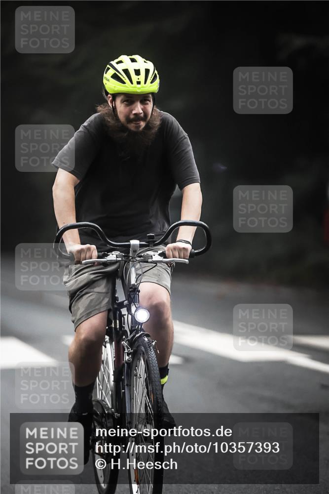 13.09.2026 - Stadtparktriathlon H.Heesch http://msf.ph/oto/10357393 13.09.2026 09:51:58 Radfahren 220, 258, 300, 311, 336 meine-sportfotos.de