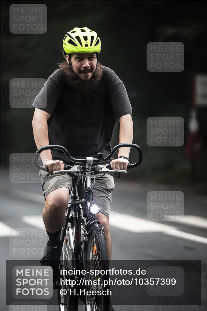 13.09.2026 - Stadtparktriathlon H.Heesch http://msf.ph/oto/10357399 13.09.2026 09:51:58 Radfahren 220, 258, 300, 311, 336 meine-sportfotos.de