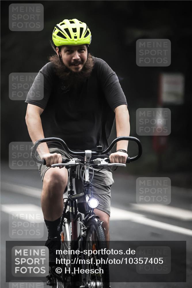13.09.2026 - Stadtparktriathlon H.Heesch http://msf.ph/oto/10357405 13.09.2026 09:51:58 Radfahren 220, 258, 300, 311, 336 meine-sportfotos.de