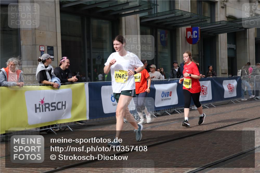 13.09.2026 - 21. swb-Marathon Bremen Strokosch-Dieckow http://msf.ph/oto/10357408 13.09.2026 11:17:50 Ziel 10191, 10192, 10459, 10513, 10713, 11482, 11808, 11829, 11943, 12177, 12178, 10137, 10756, 11367, 11709, 11932, 12023, 12226, 12292, 12321, 12334, 12373 meine-sportfotos.de