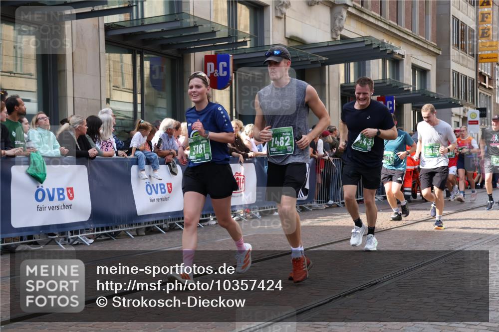 13.09.2026 - 21. swb-Marathon Bremen Strokosch-Dieckow http://msf.ph/oto/10357424 13.09.2026 13:34:32 Ziel 489, 1210, 1395, 1967, 2413, 2430, 2525, 2561, 2755, 2831, 3052, 3058, 3181, 3217, 3353, 3380, 3388, 3765, 3768, 3842, 5378, 5415, 5684, 5694, 5760, 6085, 6128, 6168, 6244, 6403, 6627, 6655, 6756, 7405, 7443, 7462, 7833, 8155, 8182, 8453, 8493, 8515, 8552, 8623, 8683, 9038, 9788, 9820, 13017, 13018, 13180, 682, 784, 809, 911, 1307, 1871, 2215, 2464, 3029, 3068, 3214, 3318, 3409, 3636, 3890, 4112, 4537, 4616, 5147, 5265, 5488, 5489, 5566, 5768, 5852 meine-sportfotos.de