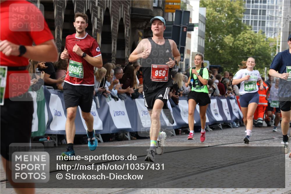 13.09.2026 - 21. swb-Marathon Bremen Strokosch-Dieckow http://msf.ph/oto/10357431 13.09.2026 13:37:30 Ziel 950, 1180, 1285, 1854, 1991, 2241, 2531, 2930, 3333, 3732, 3894, 3909, 4410, 4448, 4932, 4947, 5547, 5577, 5612, 6046, 6431, 6629, 6904, 6947, 6961, 7006, 7445, 7571, 7937, 8268, 8443, 8458, 9140, 9310, 9317, 9415, 9701, 9840, 13077, 3804, 4155, 4300, 4433, 5624, 5783, 5784, 6032, 6596, 6795, 6804, 6911, 7003, 7635, 8315, 8316, 8380, 8674, 9099, 9441, 10062 meine-sportfotos.de