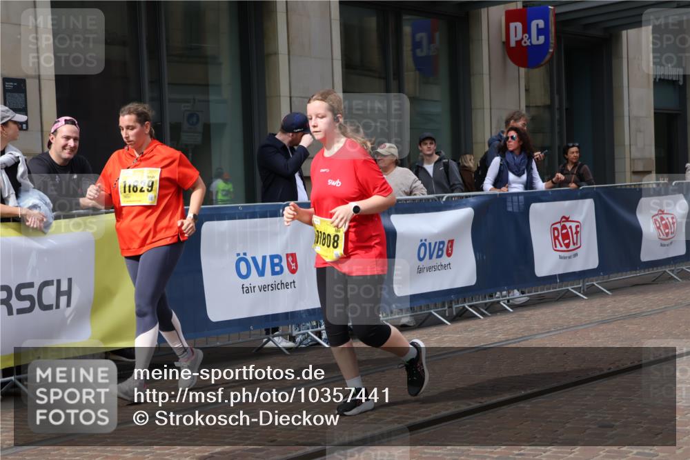 13.09.2026 - 21. swb-Marathon Bremen Strokosch-Dieckow http://msf.ph/oto/10357441 13.09.2026 11:17:51 Ziel 10191, 10192, 10459, 10513, 10713, 11482, 11808, 11829, 11943, 12177, 12178, 10137, 10756, 11367, 11932, 12023, 12226, 12292, 12321, 12334, 12373 meine-sportfotos.de