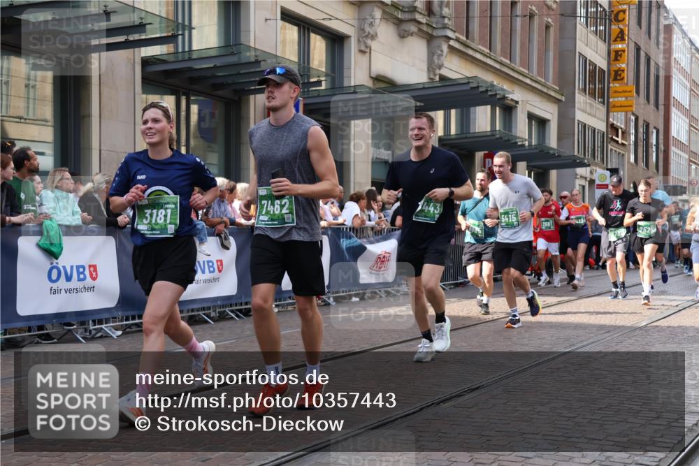 13.09.2026 - 21. swb-Marathon Bremen Strokosch-Dieckow http://msf.ph/oto/10357443 13.09.2026 13:34:32 Ziel 489, 1210, 1395, 1967, 2413, 2430, 2525, 2561, 2755, 2831, 3052, 3058, 3181, 3217, 3353, 3380, 3388, 3765, 3768, 3842, 5378, 5415, 5684, 5694, 5760, 6085, 6128, 6168, 6244, 6403, 6627, 6655, 6756, 7405, 7443, 7462, 7833, 8155, 8182, 8453, 8493, 8515, 8552, 8623, 8683, 9038, 9788, 9820, 13017, 13018, 13180, 682, 784, 809, 911, 1307, 1871, 2215, 2464, 3029, 3068, 3214, 3318, 3409, 3636, 3890, 4112, 4537, 4616, 5147, 5265, 5488, 5489, 5566, 5768, 5852 meine-sportfotos.de