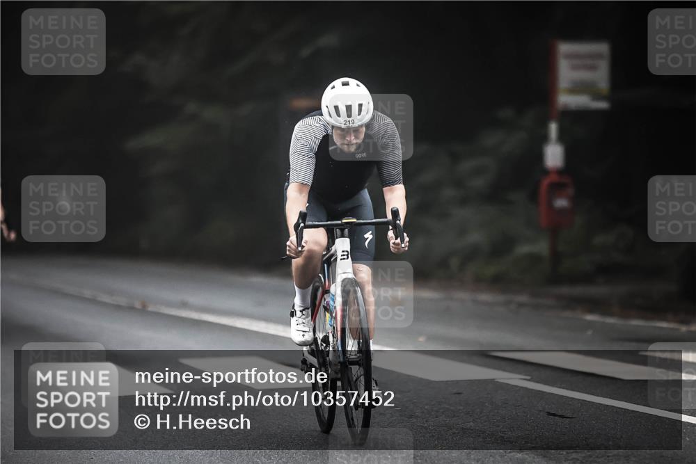 13.09.2026 - Stadtparktriathlon H.Heesch http://msf.ph/oto/10357452 13.09.2026 09:52:20 Radfahren 219, 304, 324 meine-sportfotos.de