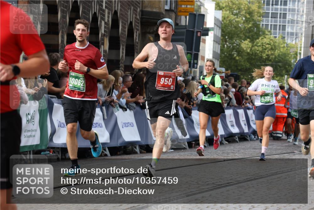 13.09.2026 - 21. swb-Marathon Bremen Strokosch-Dieckow http://msf.ph/oto/10357459 13.09.2026 13:37:30 Ziel 950, 1180, 1285, 1854, 1991, 2241, 2531, 2930, 3333, 3732, 3894, 3909, 4410, 4448, 4932, 4947, 5547, 5577, 5612, 6046, 6431, 6629, 6904, 6947, 6961, 7006, 7445, 7571, 7937, 8268, 8443, 8458, 9140, 9310, 9317, 9415, 9701, 9840, 13077, 3804, 4155, 4300, 4433, 5624, 5783, 5784, 6032, 6596, 6795, 6804, 6911, 7003, 7635, 8315, 8316, 8380, 8674, 9099, 9441, 10062 meine-sportfotos.de