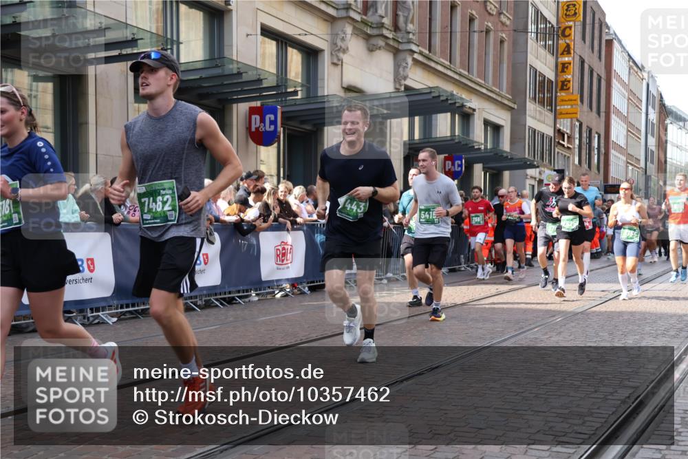 13.09.2026 - 21. swb-Marathon Bremen Strokosch-Dieckow http://msf.ph/oto/10357462 13.09.2026 13:34:32 Ziel 489, 1210, 1395, 1967, 2413, 2430, 2525, 2561, 2755, 2831, 3052, 3058, 3181, 3217, 3353, 3380, 3388, 3765, 3768, 3842, 5378, 5415, 5684, 5694, 5760, 6085, 6128, 6168, 6244, 6403, 6627, 6655, 6756, 7405, 7443, 7462, 7833, 8155, 8182, 8453, 8493, 8515, 8552, 8623, 8683, 9038, 9788, 9820, 13017, 13018, 13180, 682, 784, 809, 911, 1307, 1871, 2215, 2464, 3029, 3068, 3214, 3318, 3409, 3636, 3890, 4112, 4537, 4616, 5147, 5265, 5488, 5489, 5566, 5768, 5852 meine-sportfotos.de