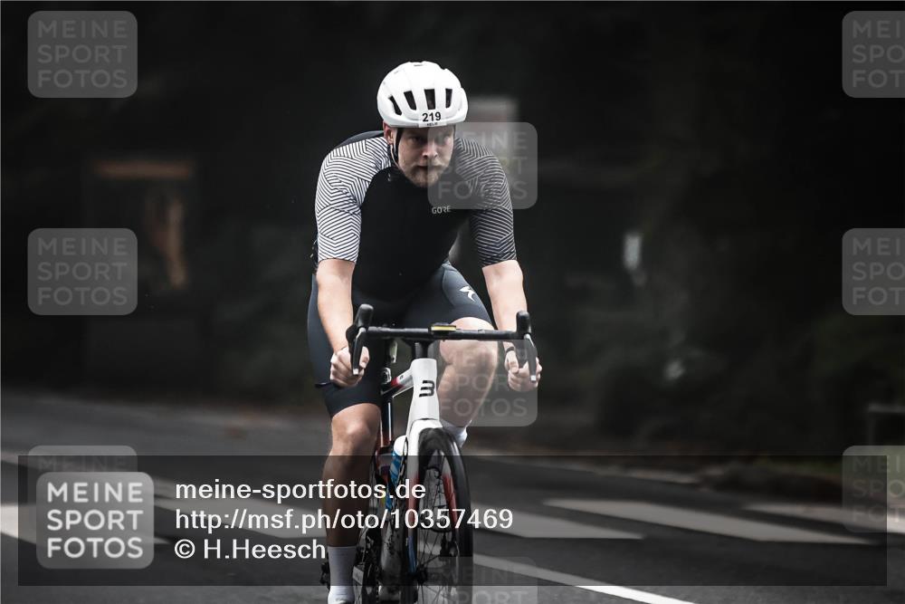 13.09.2026 - Stadtparktriathlon H.Heesch http://msf.ph/oto/10357469 13.09.2026 09:52:20 Radfahren 219, 304, 324 meine-sportfotos.de