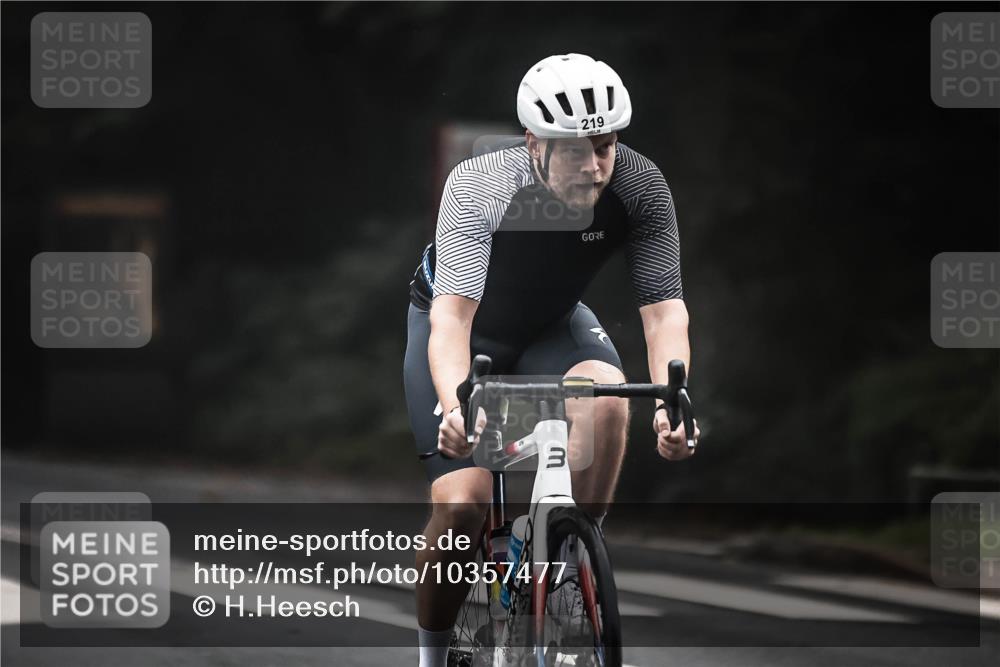13.09.2026 - Stadtparktriathlon H.Heesch http://msf.ph/oto/10357477 13.09.2026 09:52:20 Radfahren 219, 304, 324 meine-sportfotos.de