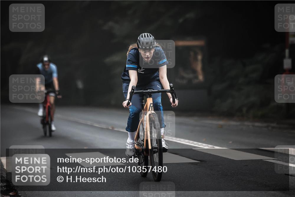 13.09.2026 - Stadtparktriathlon H.Heesch http://msf.ph/oto/10357480 13.09.2026 09:52:22 Radfahren 219, 304, 324 meine-sportfotos.de