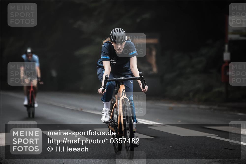 13.09.2026 - Stadtparktriathlon H.Heesch http://msf.ph/oto/10357482 13.09.2026 09:52:22 Radfahren 219, 304, 324 meine-sportfotos.de