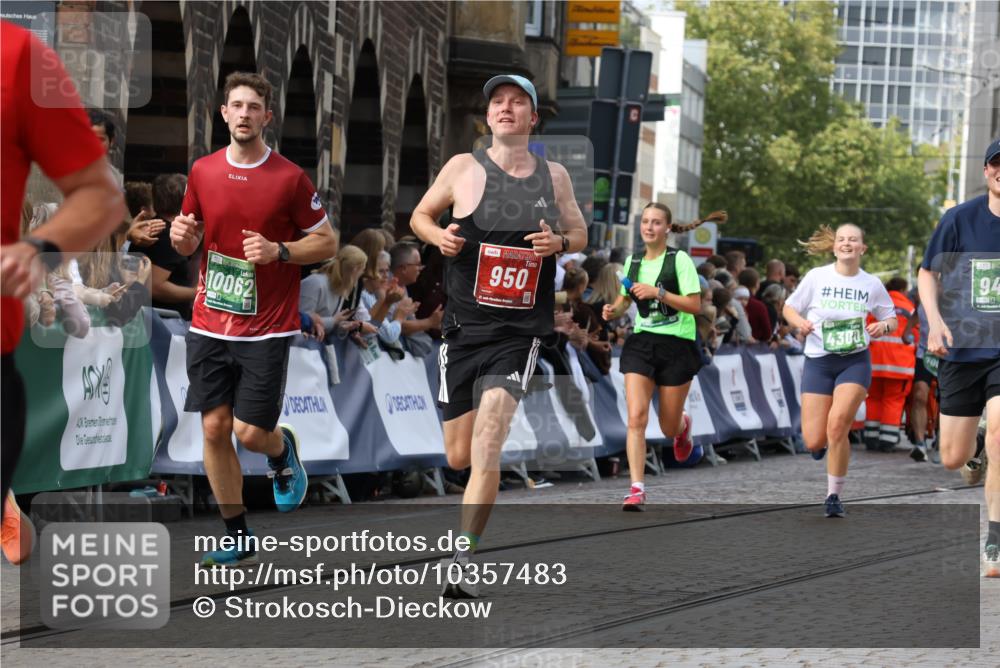 13.09.2026 - 21. swb-Marathon Bremen Strokosch-Dieckow http://msf.ph/oto/10357483 13.09.2026 13:37:30 Ziel 950, 1180, 1285, 1854, 1991, 2241, 2531, 2930, 3333, 3732, 3894, 3909, 4410, 4448, 4932, 4947, 5547, 5577, 5612, 6046, 6431, 6629, 6904, 6947, 6961, 7006, 7445, 7571, 7937, 8268, 8443, 8458, 9140, 9310, 9317, 9415, 9701, 9840, 13077, 3804, 4155, 4300, 4433, 5624, 5783, 5784, 6032, 6596, 6795, 6804, 6911, 7003, 7635, 8315, 8316, 8380, 8674, 9099, 9441, 10062 meine-sportfotos.de