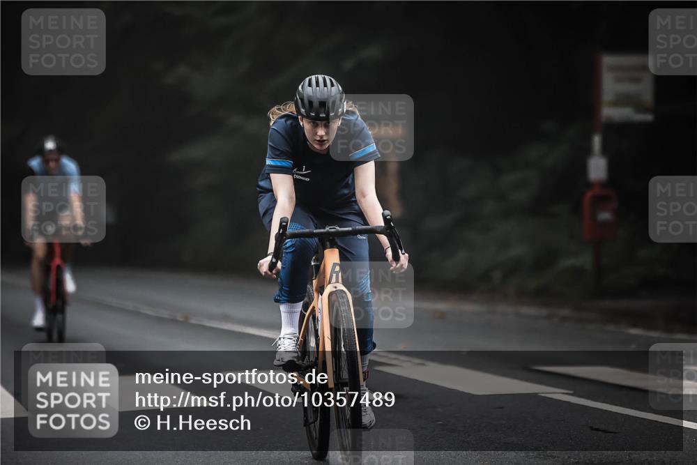 13.09.2026 - Stadtparktriathlon H.Heesch http://msf.ph/oto/10357489 13.09.2026 09:52:22 Radfahren 219, 304, 324 meine-sportfotos.de