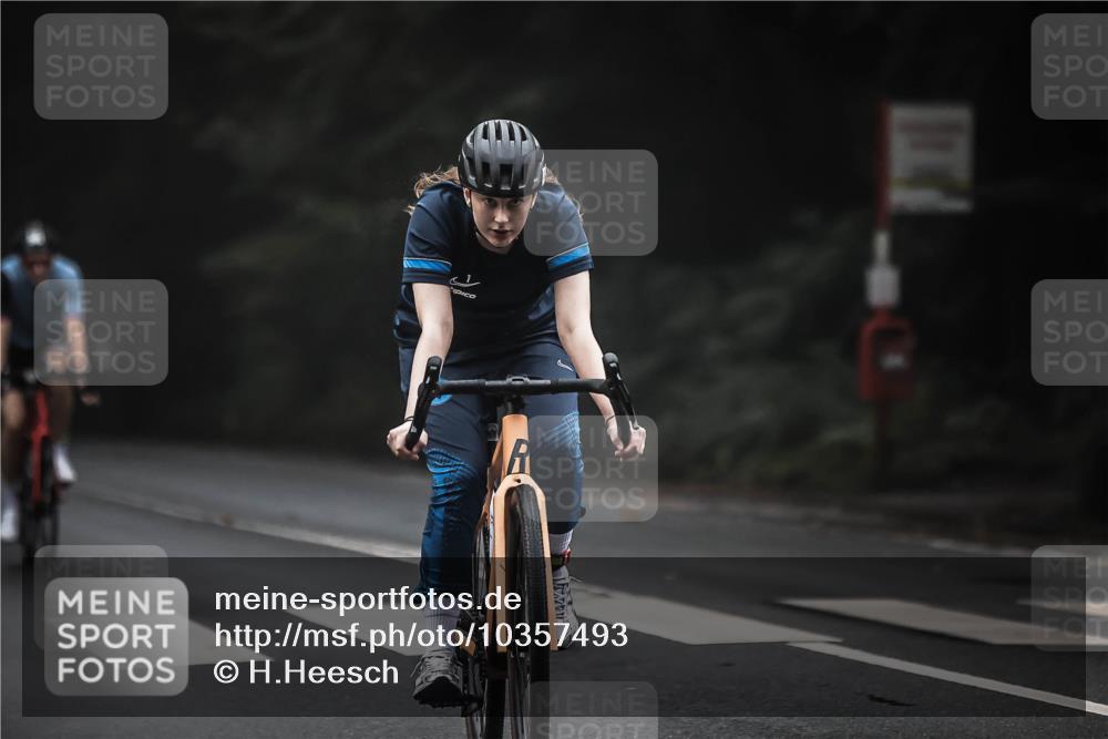13.09.2026 - Stadtparktriathlon H.Heesch http://msf.ph/oto/10357493 13.09.2026 09:52:22 Radfahren 219, 304, 324 meine-sportfotos.de