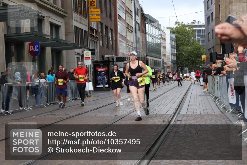 13.09.2026 - 21. swb-Marathon Bremen Strokosch-Dieckow http://msf.ph/oto/10357495 13.09.2026 11:17:54 Ziel 10191, 10192, 10459, 10513, 10651, 10713, 11482, 11808, 11829, 11943, 12177, 12178, 10137, 10756, 11367, 11932, 12023, 12226, 12292, 12321, 12373 meine-sportfotos.de